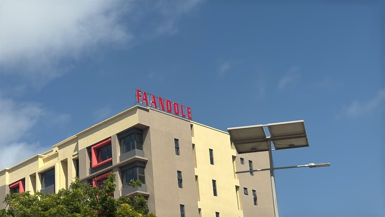 The FAANOOLE rooftop sign